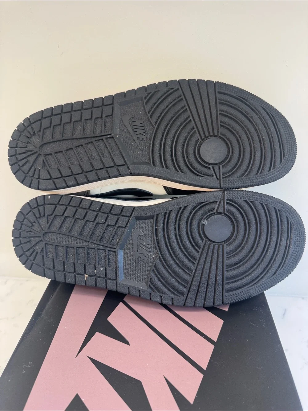 Air Jordan 1 Retro Low OG shoes